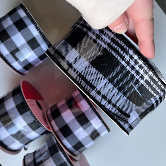 Wired Christmas -‎ Holiday Fabric Ribbon Rolls – 1 Jumbo and 4 Standard (New) - Picture 7 of 10